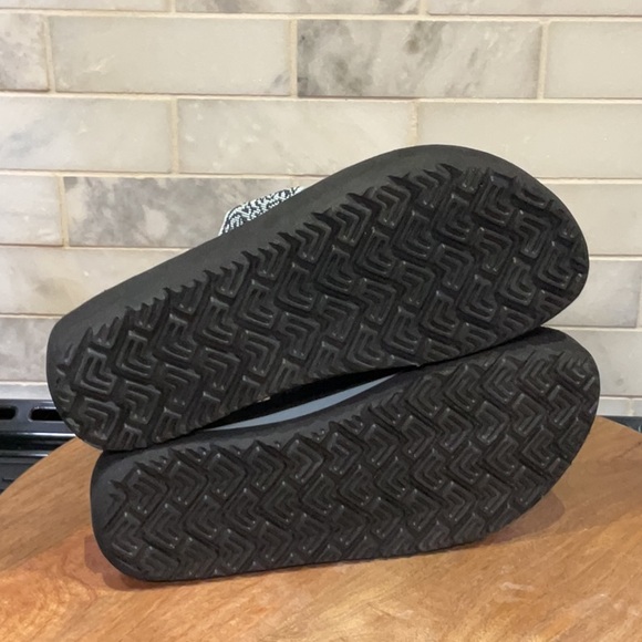 Teva Black and Gray Women's Sandals Never Worn - Picture 6 of 6